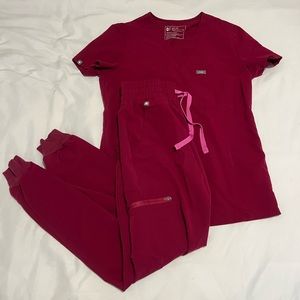 FIGS SCRUB SET DARK MAGENTA